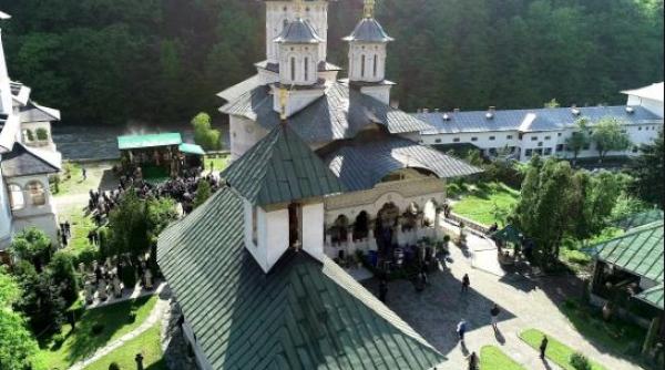 Mănăstirea Lainici, în carantină pentru două săptămâni. Un călugăr a murit, iar alte șapte persoane, infectate cu COVID