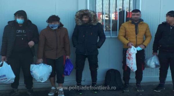 Migranţi, prinşi la frontieră. Au încercat să treacă graniţa pe lângă coloana de camioane sau ascunşi într-o remorcă