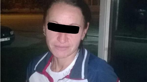 Mamă româncă, condamnată pentru că și-a lăsat fetița 3 ani să moară, dată în urmărire generală: Ar fi fugit în străinătate