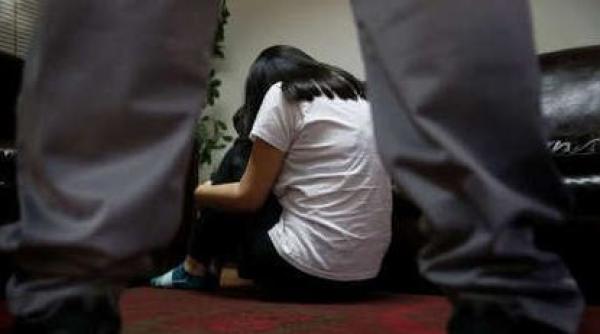 Româncă de 15 ani cu handicap, violată în repetate rânduri de un bărbat de 66 ani: „Copilul acasă nu mi-a spus nimic”