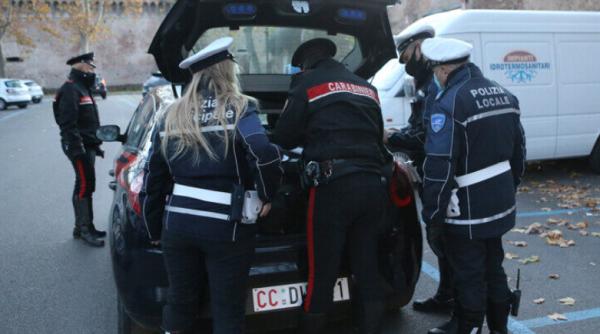 Italia. Controale de AMPLOARE în trafic: Polițiștii confiscă pachetele pentru badante