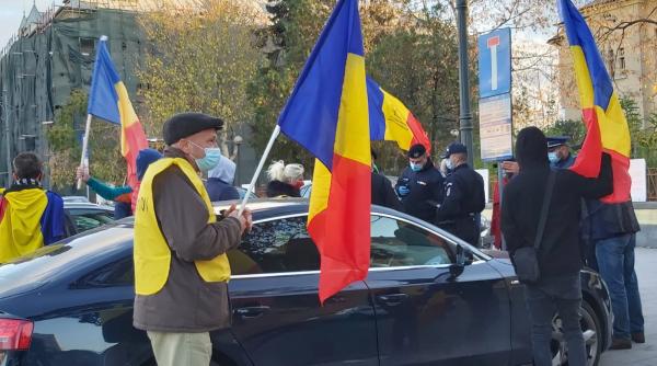 Protest spontan într-o localitate CARANTINATĂ: Mai mulți credincioși cer permiterea pelerinajelor. A plouat cu AMENZI