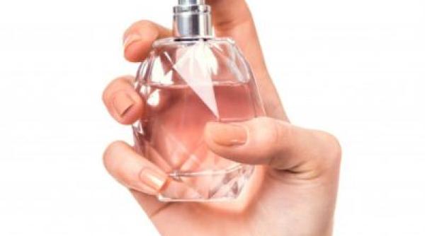 Site-uri celebre de cosmetice, clonate de cinci români. Vindeau prin curier parfumuri contrafăcute