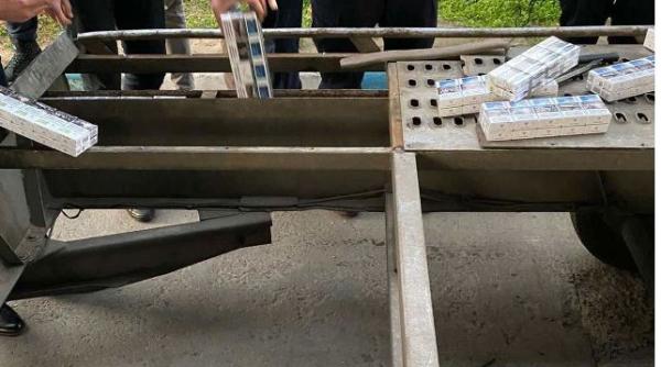 Moldovean, care mergea în Franţa, reţinut la frontiera României. Avea o comoară ascunsă într-o platformă pentru tractări auto 