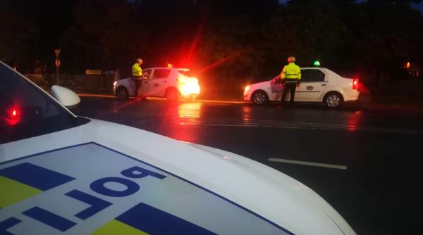 Doi polițiști români, implicaţi într-un accident rutier. Mașina lor a fost lovită de un microbuz