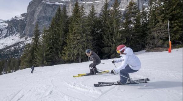 Turiștii români au luat cu asalt pârtiile de schi. Reguli speciale din cauza pandemiei