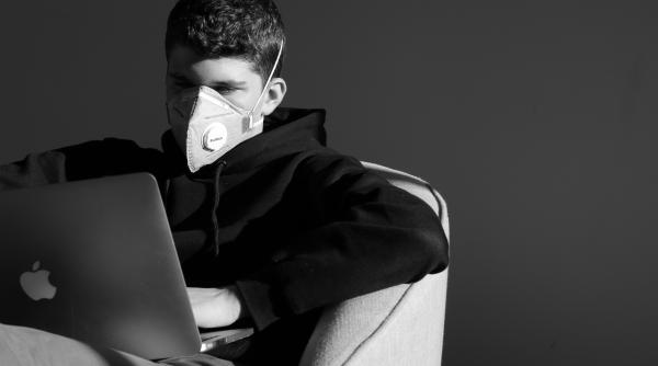 Un român a creat masca revoluționară cu senzor anti-COVID: Premiat peste hotare