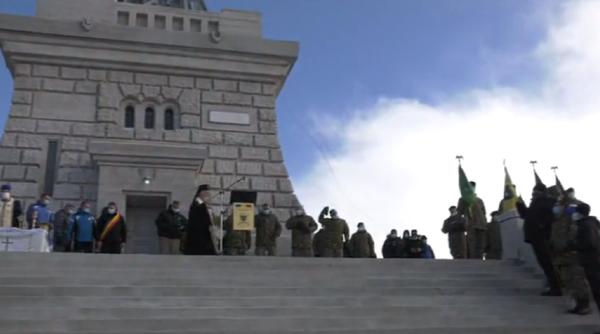Ceremonie impresionantă la peste 2.000 de metri. Armata a refăcut Crucea de pe Caraiman