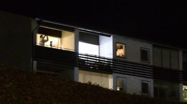 O româncă de 18 ani a ucis o persoană în timp ce dormea