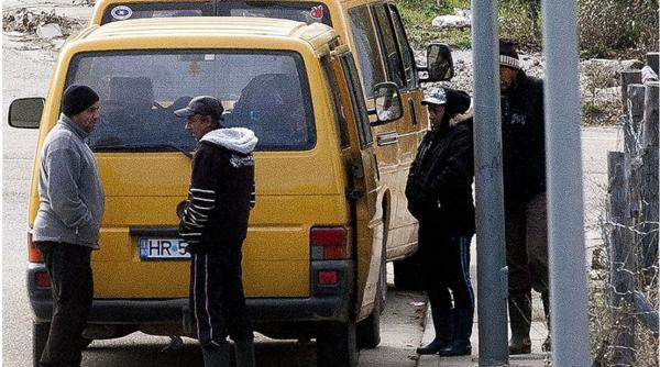 Spania. Un român și un spaniol au exploatat sute de persoane, majoritatea români: „Bărbați, femei și copii dormeau pe pământ, pe paie“