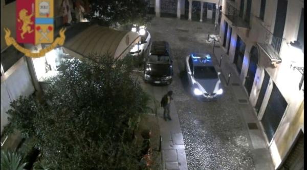 Italia. Românul scandalagiu din autobuzul din Milano, prins când distrugea proprietatea unui hotel din Padova