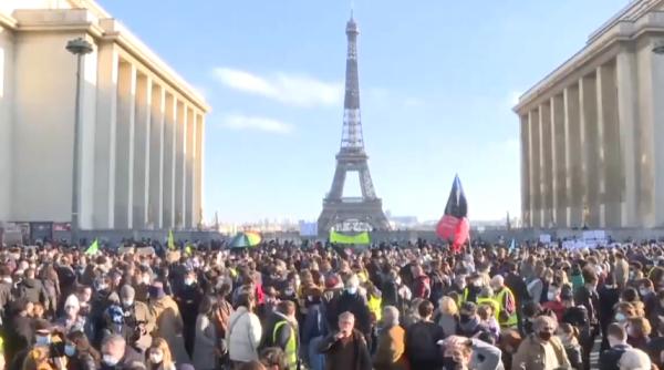 Franţa. Peste 60 de poliţişti răniţi în timpul protestelor