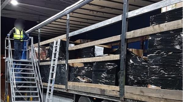 Român, ARESTAT în Anglia pentru trafic de migranţi. E a doua oară în ultimele două luni când e prins