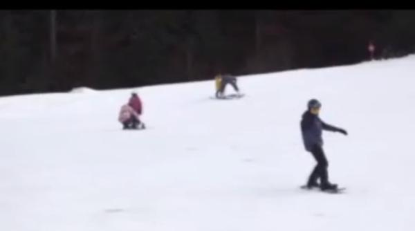 Românii care au preferat pârtia în locul votului: „Votarea să aştepte că şi noi aşteptăm destul”