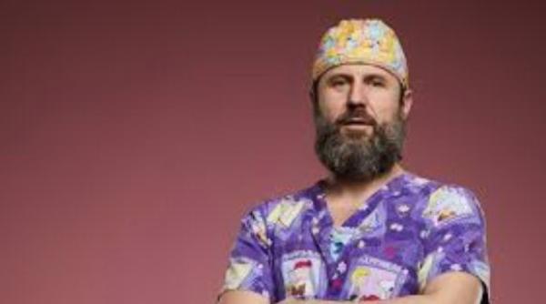 „Chirurgul vedetelor”, condamnat la închisoare pentru moartea unei românce, a încercat să fugă din țară