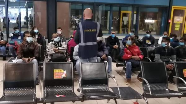 Mai mulți cetăţeni străini, îndepărtaţi sub escortă de pe teritoriul României