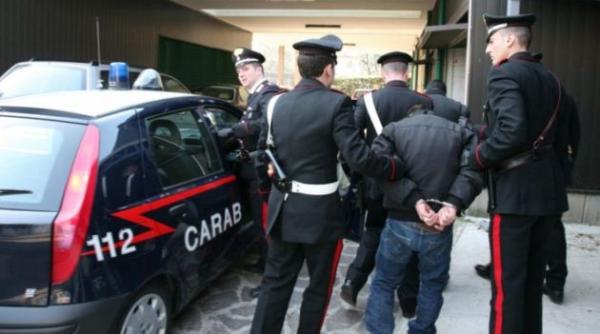 Român arestat în Italia, după ce și-a bătut colegii de apartament acuzându-i că i-au otrăvit mâncarea