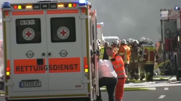 Germania. Familie de români cu un bebeluș de numai 5 luni, accident înfiorător cu un TIR. Șoferul camionului a fugit