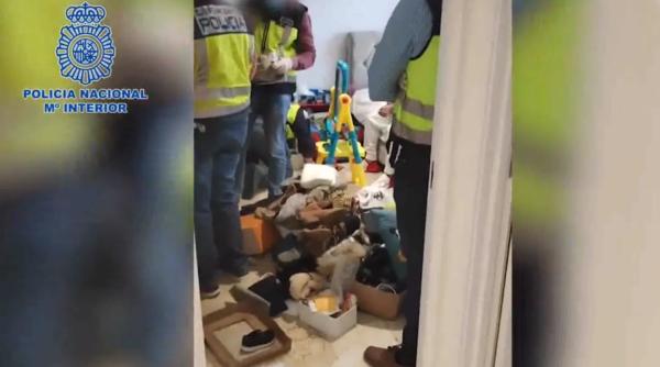 Percheziții de amploare în Spania. Trei români au sechestrat și forțat o tânără să se prostitueze 