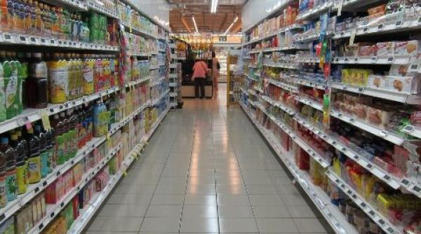 Restricţii prelungite în centrele comerciale. Reguli pentru cumpărătorii români 