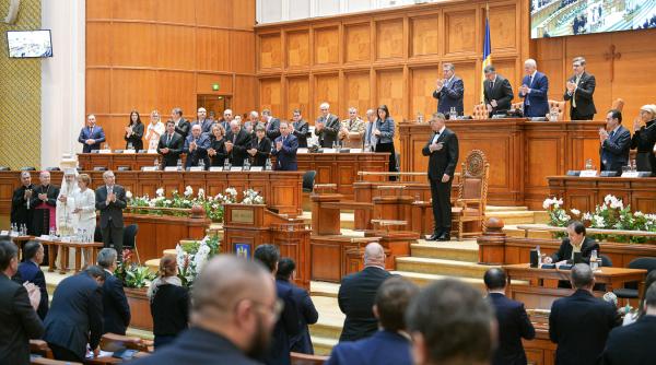 Parlamentul nou-ales se reuneşte azi, la convocarea preşedintelui Klaus Iohannis