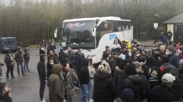 Românii din Marea Britanie, revoltați după închiderea frontierelor: „Părinții se duceau la copii lor. Le-ați luat și bucuria asta!”