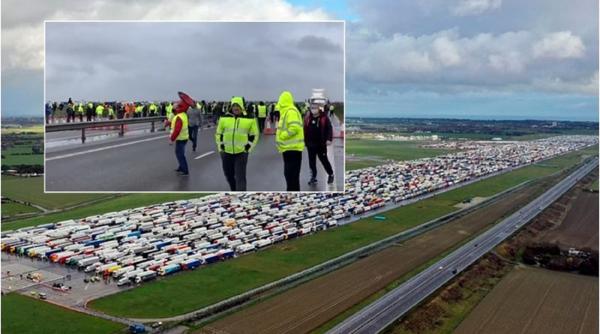 A început testarea celor 10.000 de șoferi de TIR blocați la Eurotunnel: „Vrem doar să mergem acasă!”