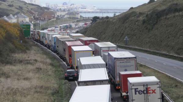 Marea Britanie: Portul din Dover s-a REDESCHIS în noaptea de marţi spre miercuri. Testarea șoferilor rămâne OBLIGATORIE
