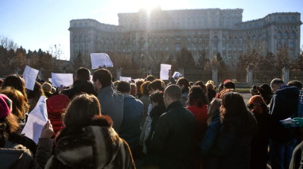 Sentința Curții de Apel București: "Masca NU este obligatorie în spațiile publice"