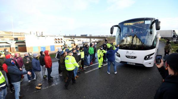 Presa internațională relatează coșmarul ROMÂNILOR blocați la granițe: "Suntem epuizați și murdari"