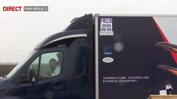 Se întâmplă ACUM: Primele doze de vaccin împotriva COVID-19 au ajuns în țară. Imagini de la Vama Nădlac