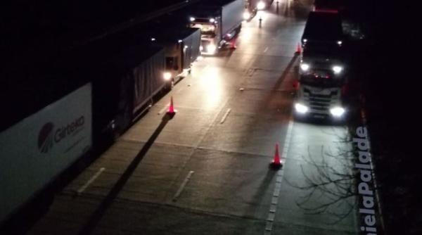 Șoferi români de TIR, blocați între Franța și Anglia: „Oamenii au ratat Crăciunul. Unii se întreabă dacă de revelion vor fi acasă” 