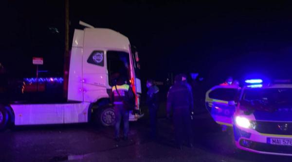 Un român, care conducea un cap de TIR, reținut după o urmărire de 90 de kilometri în trafic