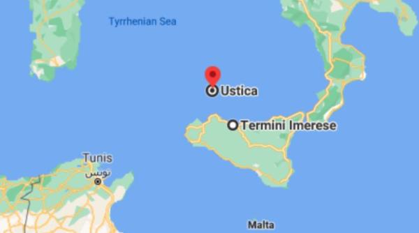 Italia. Doi adepți ai teoriei Pământului plat au vrut să ajungă, pe mare, până la „marginea” pământului. Au ajuns însă în carantină 