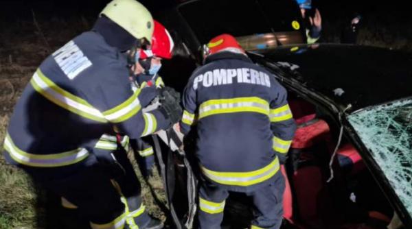 Accident rutier grav: Șase români răniți, între care 4 copii, după ce o mașină s-a răsturnat în Argeș