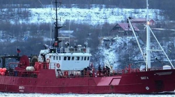 Un pescador s-a scufundat în Marea Barenţ! 17 marinari ruși au fost înghiţiţi de valuri