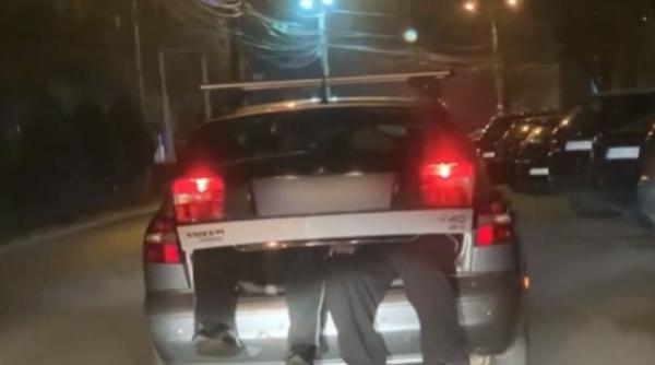Video, devenit viral. Şoferiţă româncă, amendată. Și-a cărat soţul beat în portbagaj  