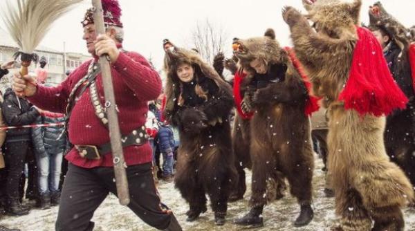 Tradiţii şi obiceiuri de Anul Nou la români. Ce trebuie sa faci ca să-ți meargă bine în 2021 