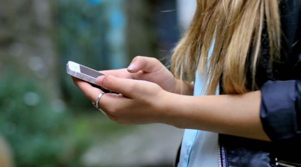 Un român și-a jignit sora pe Facebook: „Aceasta este una dintre asasinii mamei mele”. Ce a pățit după această postare 