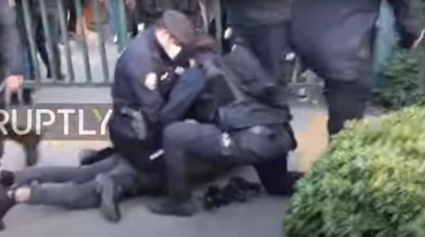 Turcia. 17 oameni arestaţi la o zi după un protest al studenţilor. Poliţia a descins prin cartierele unde locuiau