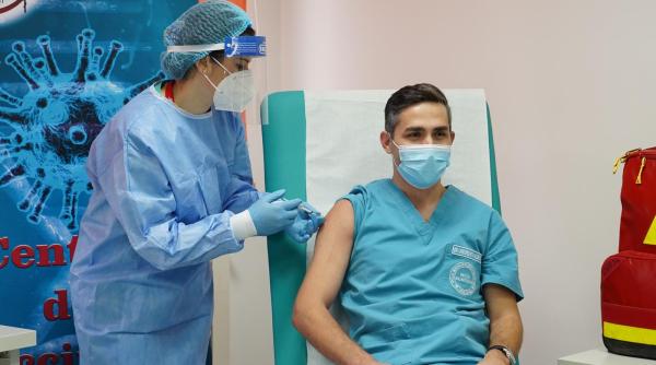 Valeriu Gheorghiță, primul oficial român vaccinat împotriva COVID: "Am așteptat acest moment"
