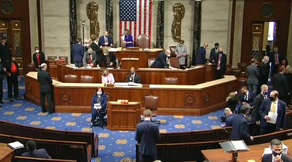 Proteste la Washington: Poliţiştii şi-au scos armele în Capitoliu (VIDEO)