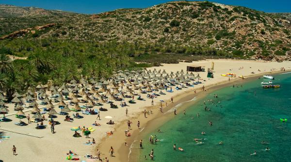 În timp ce Spania e lovită de îngheț, Grecia se confruntă cu un val de căldură: 28 de grade, oamenii au ieșit la plajă