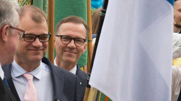 Fost premier, agresat în apropierea parlamentului. A fost lovit cu pumnul