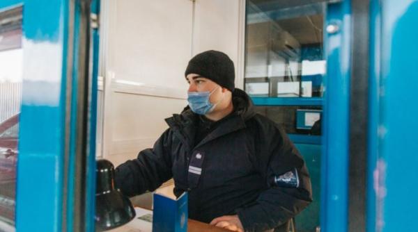 Peste 30.000 de cetățeni au plecat din România în ultimele 24 de ore. Șapte români, întorși de la vamă