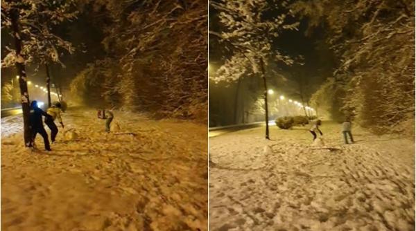 Polițiști români chemați la o intervenție, luați la „bătaie” cu bulgări de zăpadă (VIDEO)