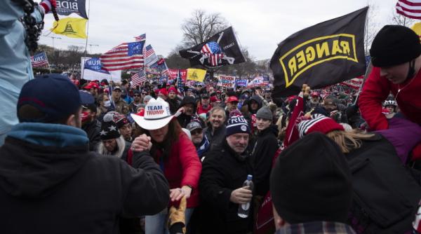 Simpatizanţi extremişti ai lui Trump pregătesc proteste VIOLENTE la învestirea lui Joe Biden (surse)