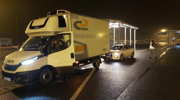 Vaccinul Moderna a ajuns în România. Câte doze sunt în prima tranşă