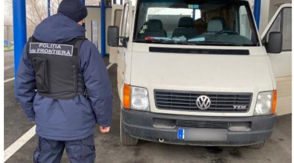 Circula cu un permis de conducere fals, cumpărat cu 350 de euro, dar a fost prins la frontiera României
