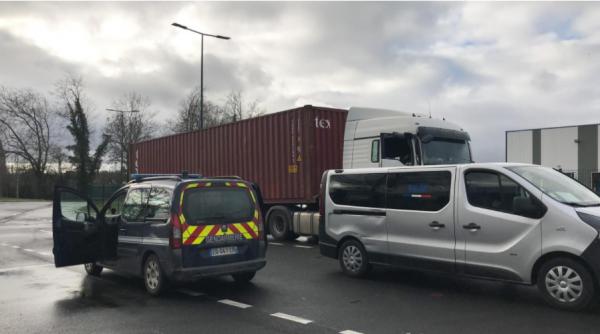 Descoperire macabră într-o parcare din Franța: Șofer român, găsit mort în cabina TIR-ului